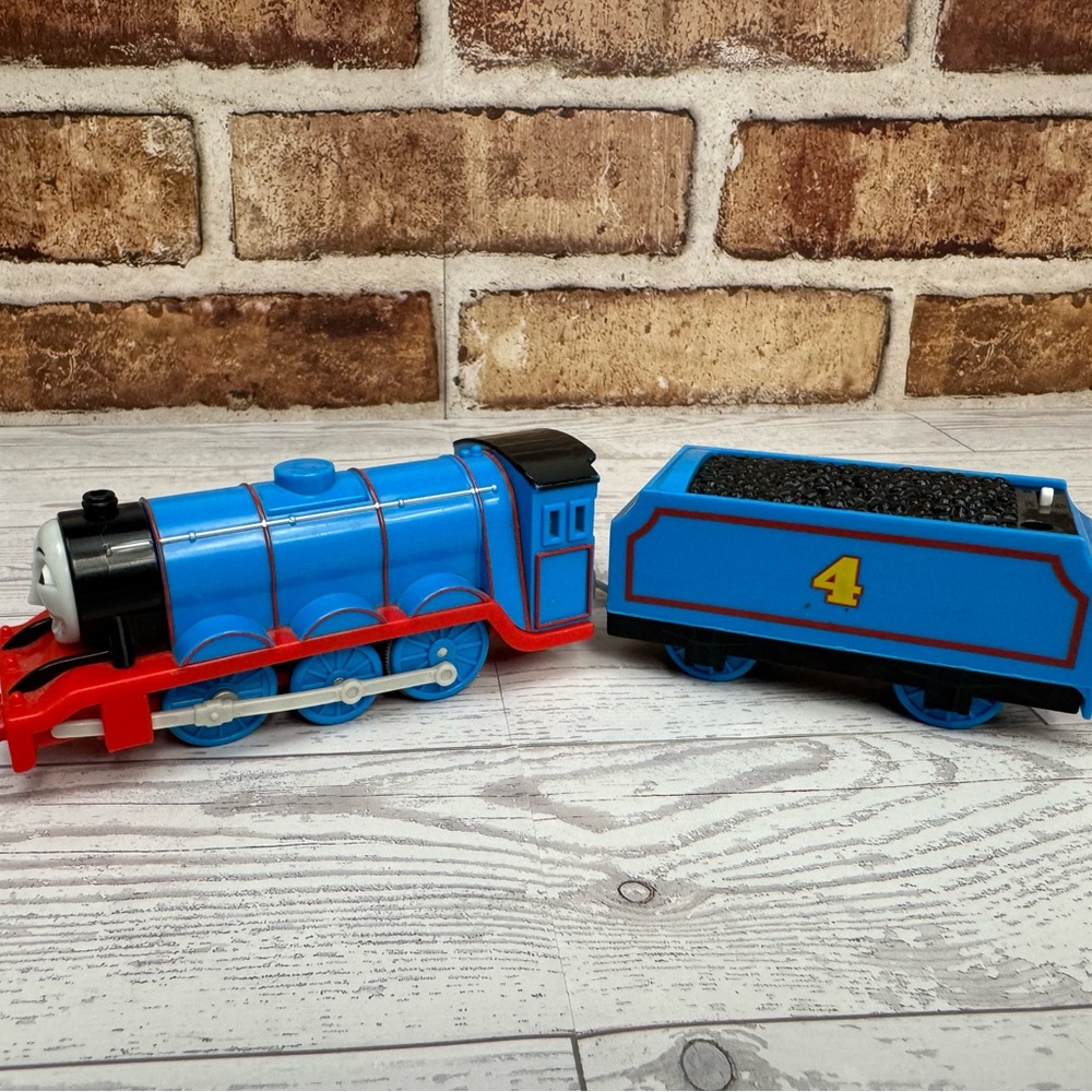 Thomas & Friends TrackMaster Gordon #4 Tender Motorized Train Engine 2010 WORKS!